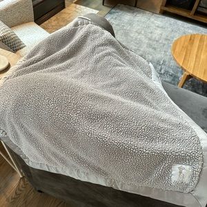 Little Giraffe Gray baby blanket